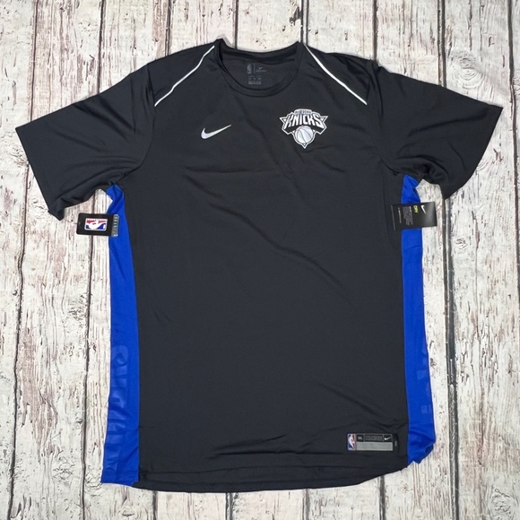 New York Knicks NBA Basketball Nike Dri-Fit New Short Sleeve Mens Shirt - Picture 1 of 8